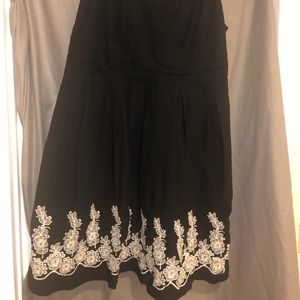 V neck front & back with beautiful hem embroidery